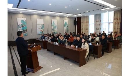 探尋發(fā)展密碼 共話傳承創(chuàng)新——省民營(yíng)經(jīng)濟(jì)研究會(huì)第五期企業(yè)家會(huì)員研修班學(xué)員走進(jìn)安惠